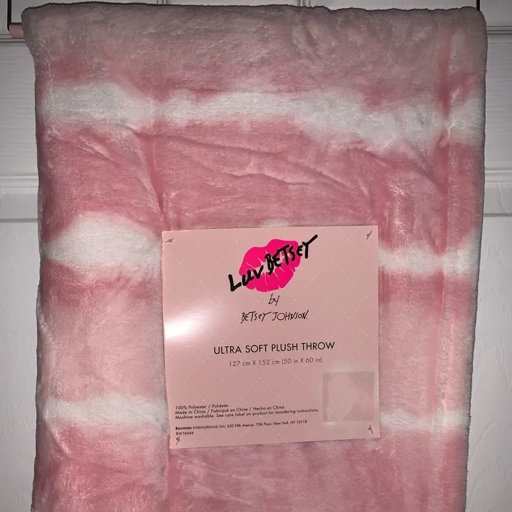 NWT Betsey Johnson Striped Throw Blanket
